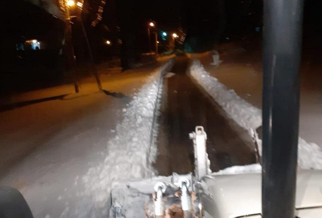 Belediye ekiplerimiz, kar yağışından kapanan yolları ulaşıma açtı
